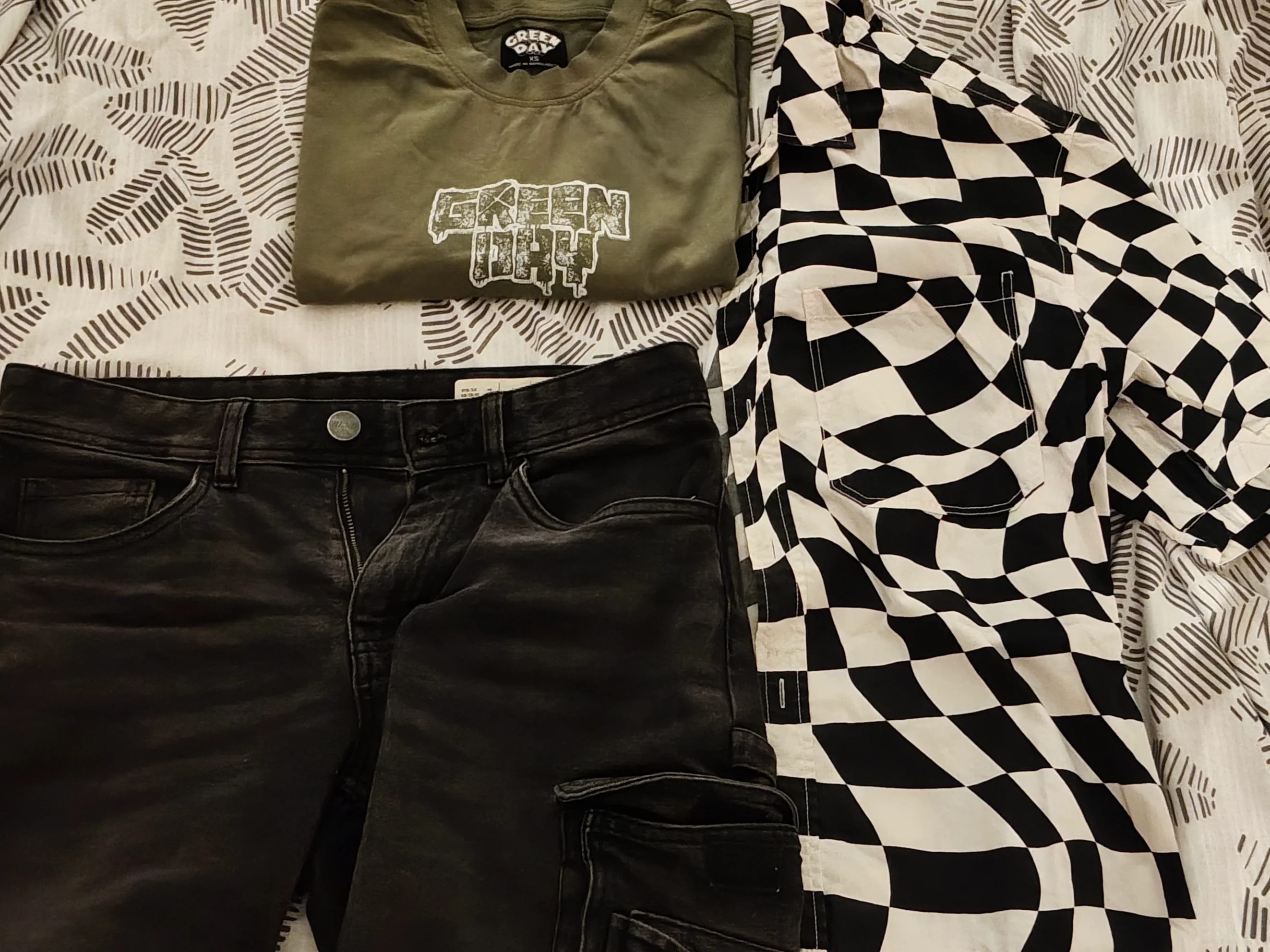 Image 1 of 1 attached to "MA OUTFIT"